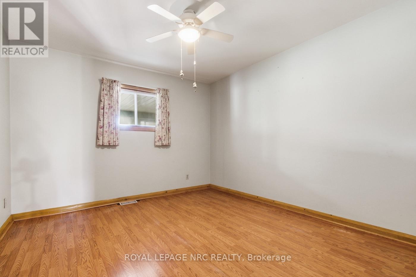65 Golden Boulevard W Property Photo 11