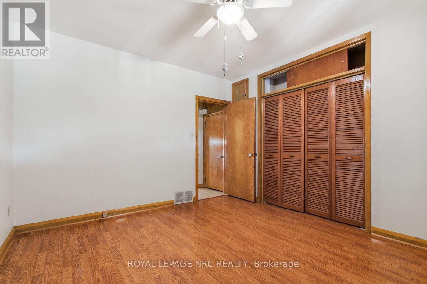 65 Golden Boulevard W Property Photo 12