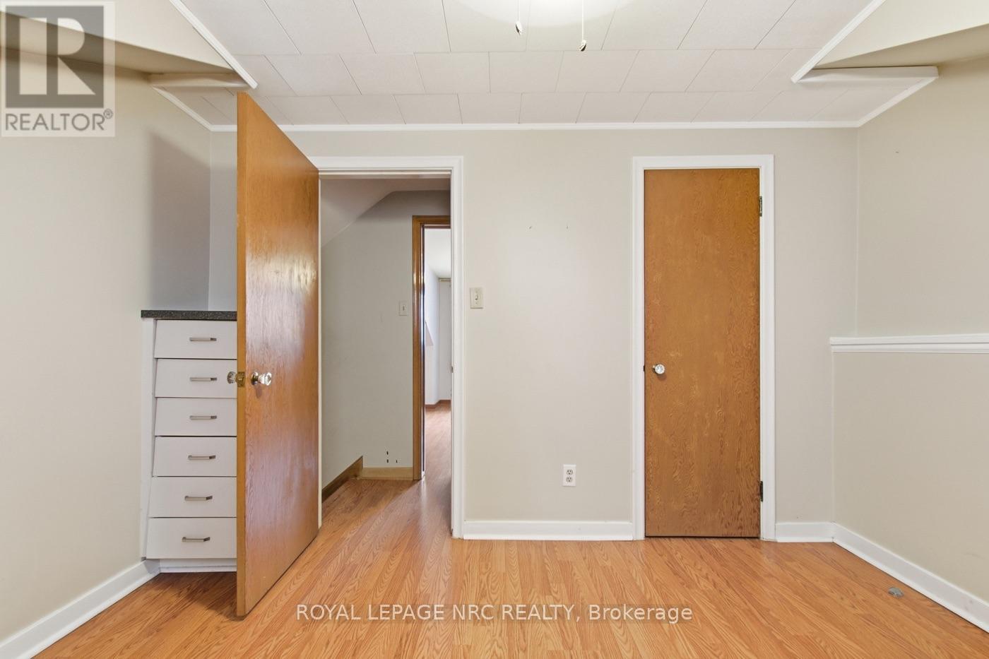65 Golden Boulevard W Property Photo 14