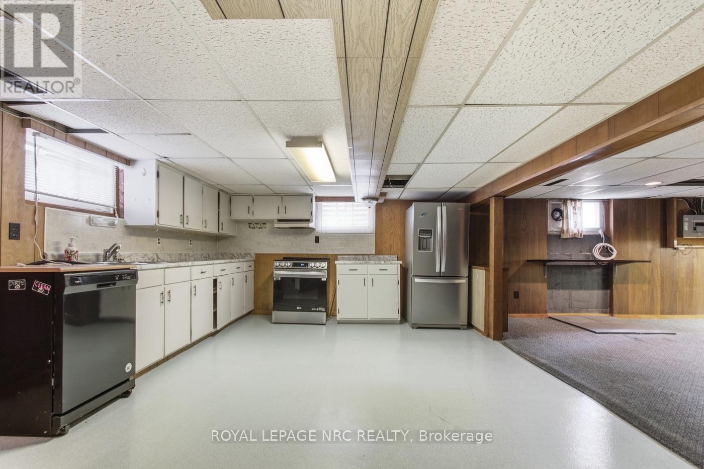 65 Golden Boulevard W Property Photo 17