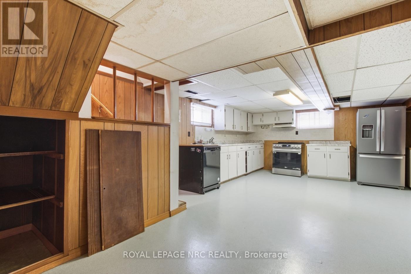 65 Golden Boulevard W Property Photo 21
