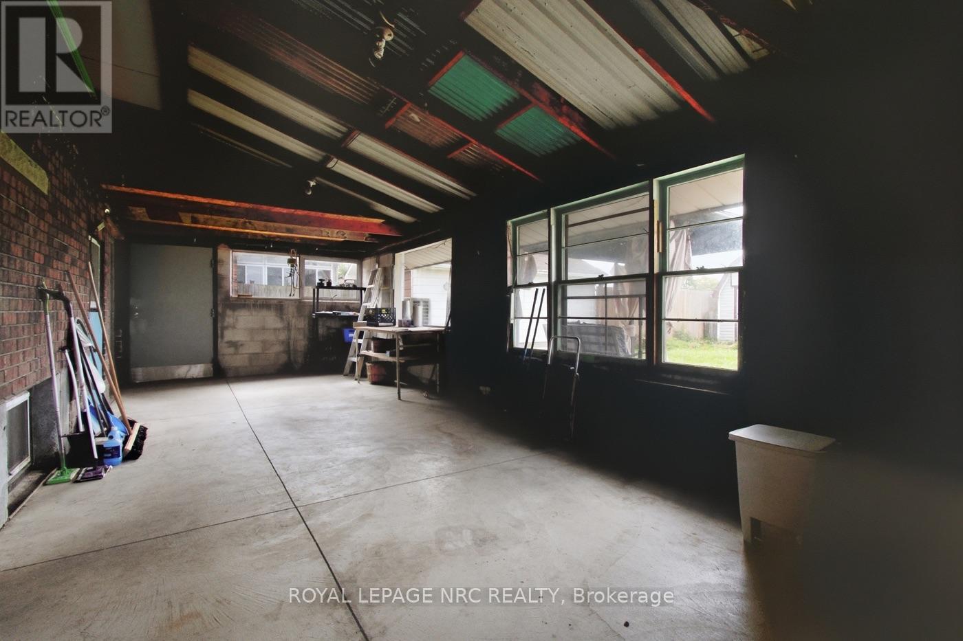 65 Golden Boulevard W Property Photo 23