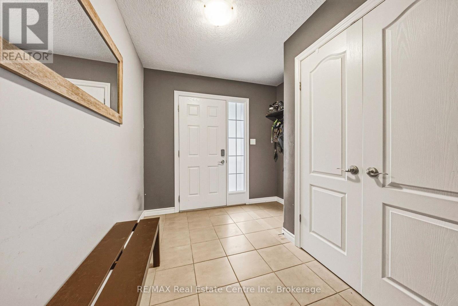 93 Couling Crescent Property Photo 6