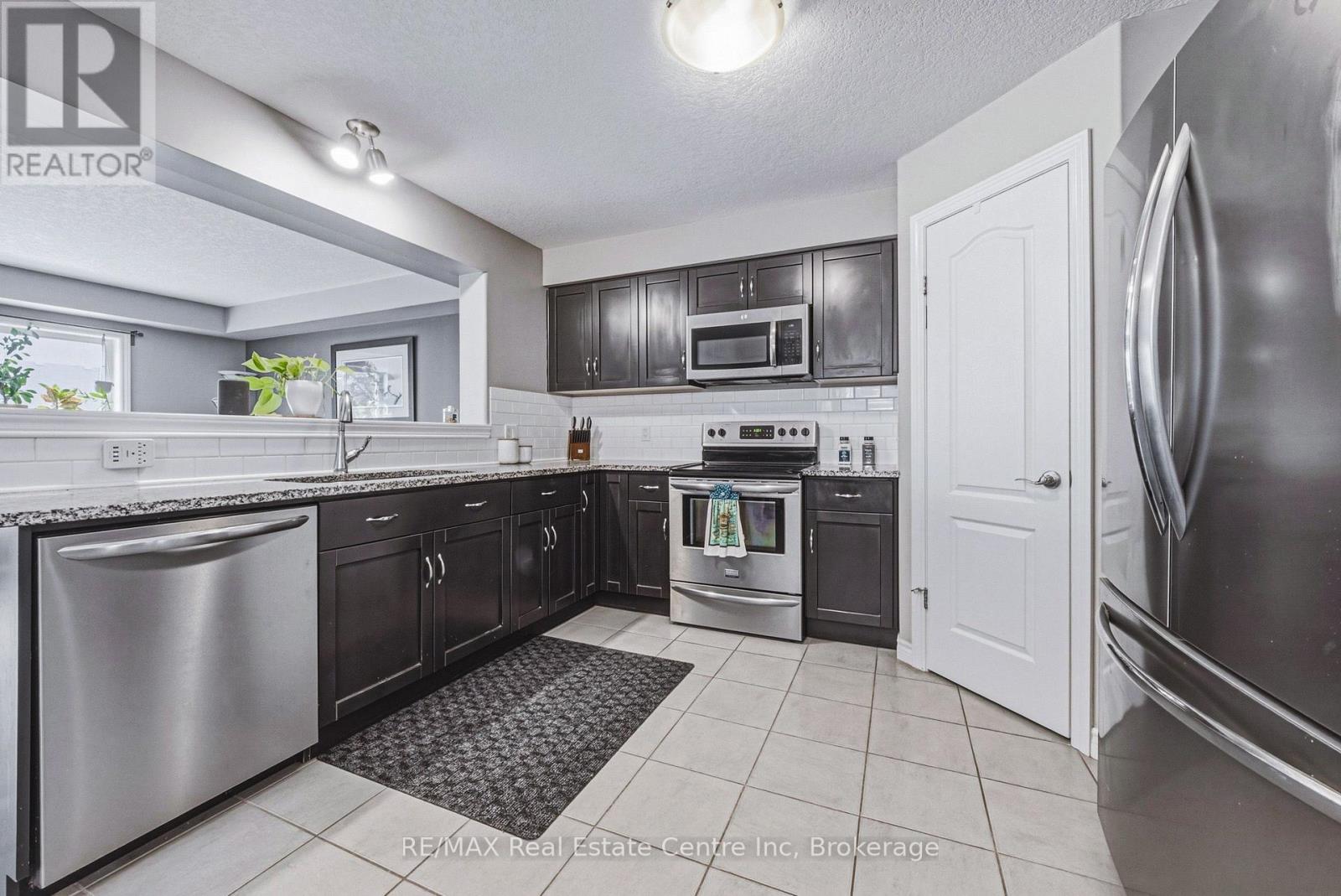 93 Couling Crescent Property Photo 10