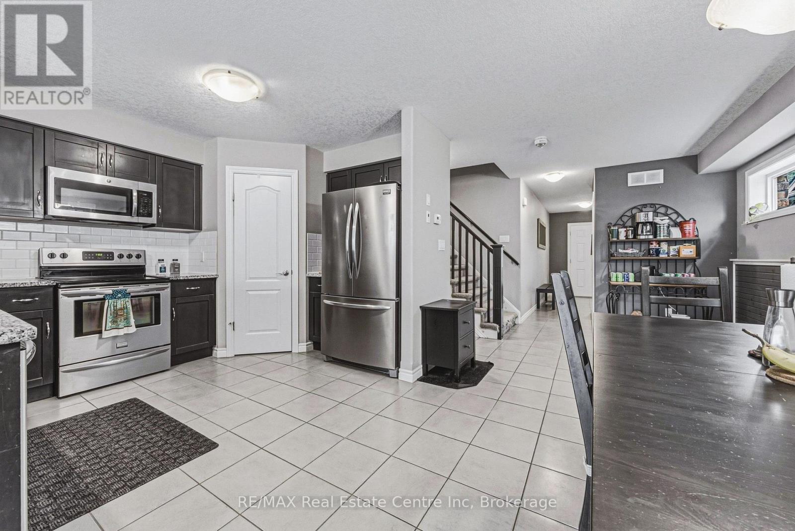 93 Couling Crescent Property Photo 11