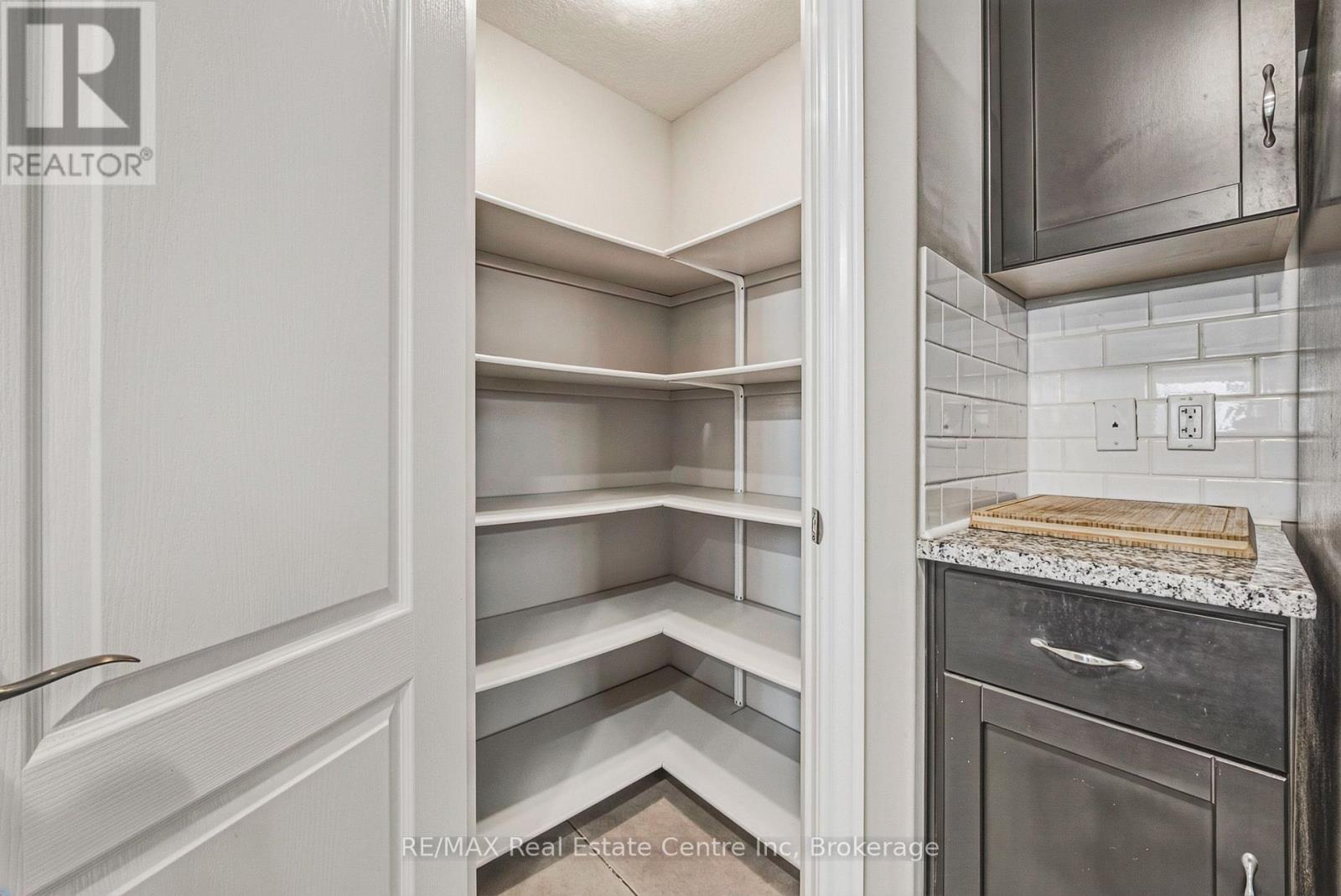 93 Couling Crescent Property Photo 12