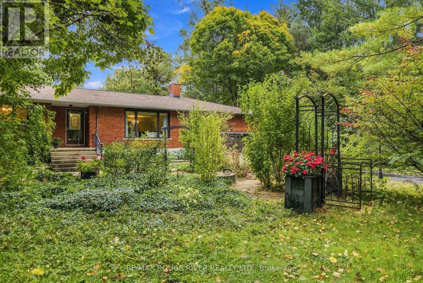 2311 Division Street N Property Photo 2