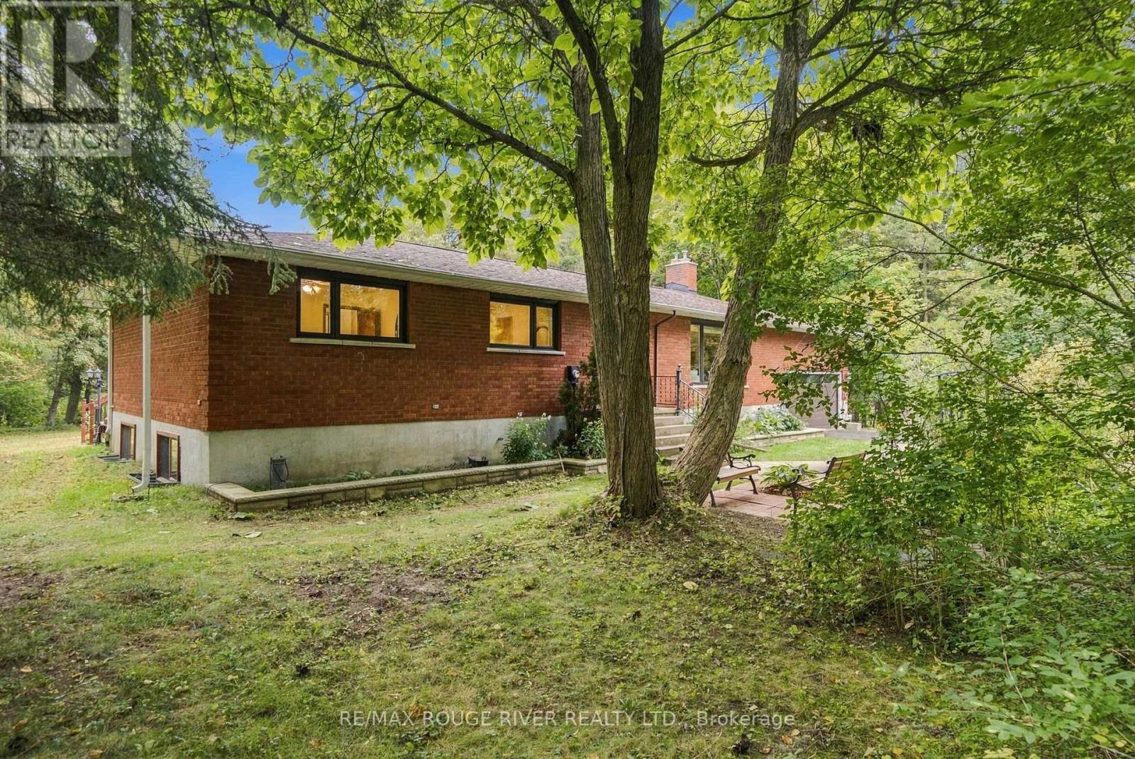 2311 Division Street N Property Photo 3