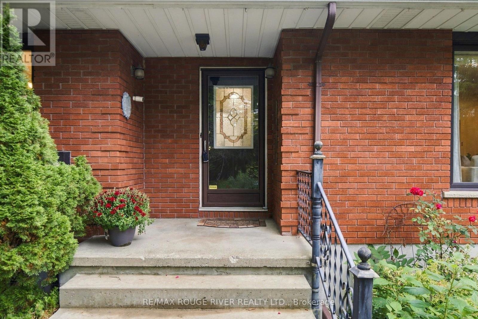 2311 Division Street N Property Photo 6