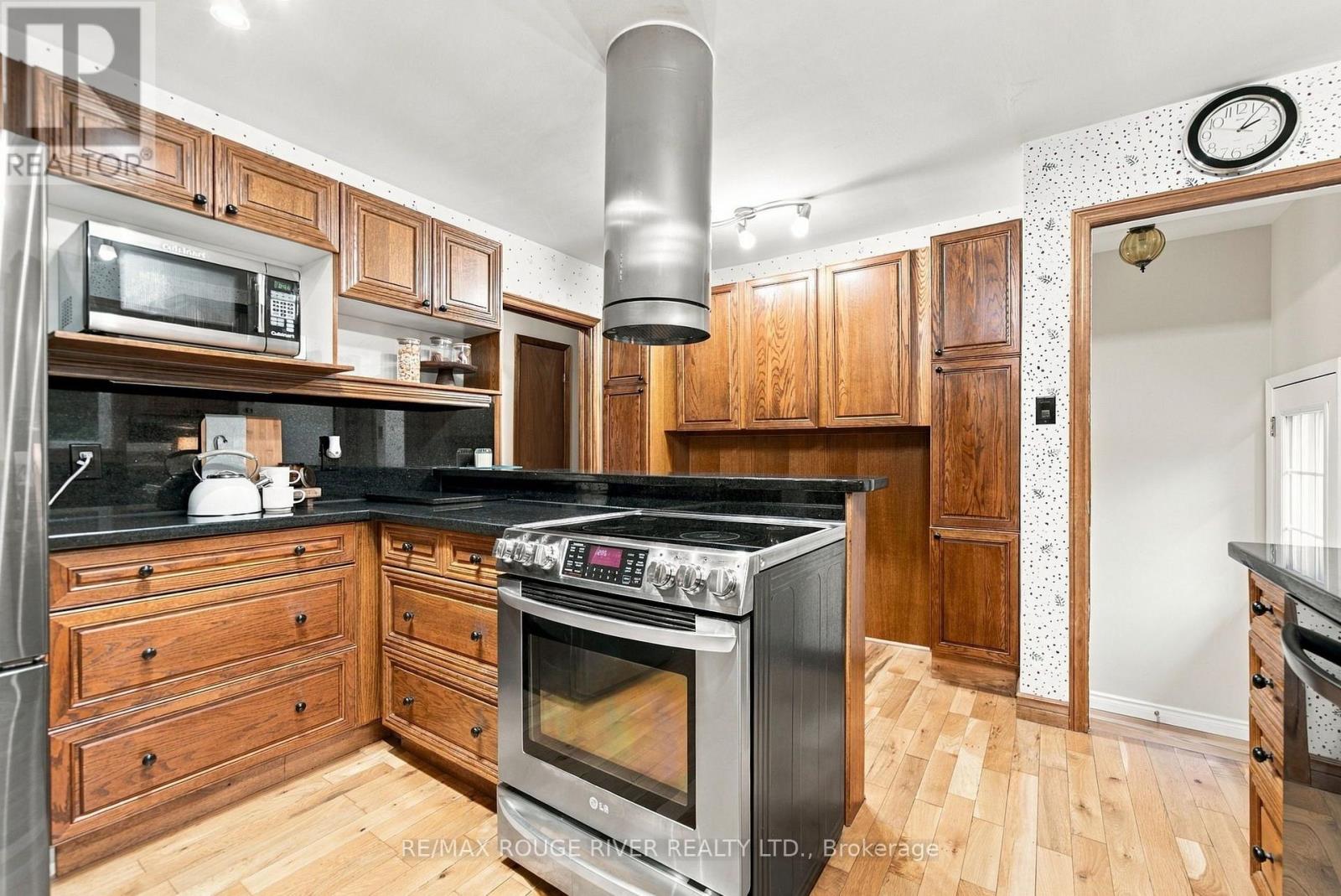 2311 Division Street N Property Photo 13