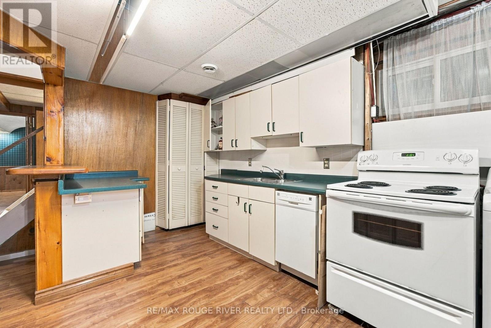 2311 Division Street N Property Photo 33