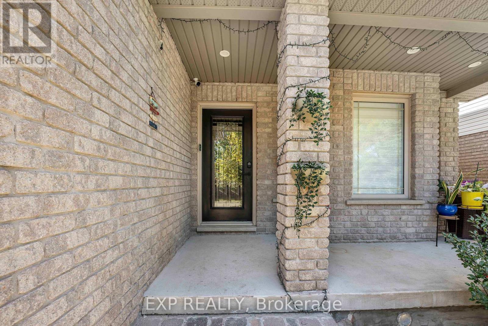 577 Waterton Drive Property Photo 3