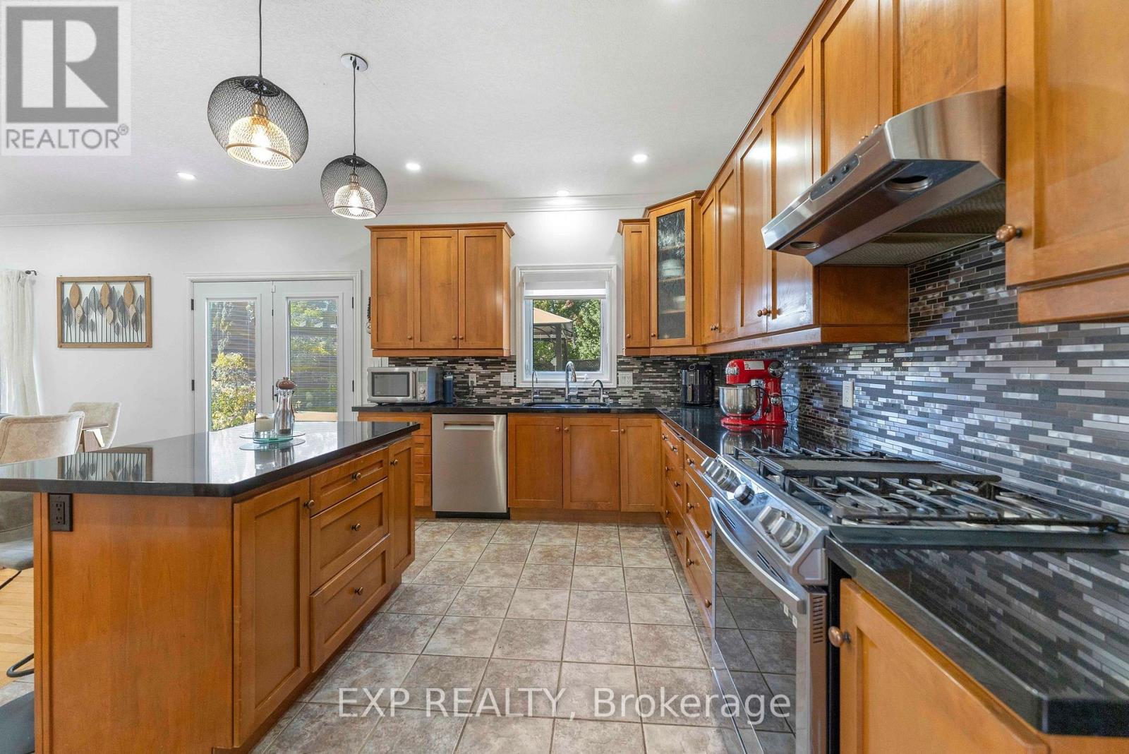 577 Waterton Drive Property Photo 8