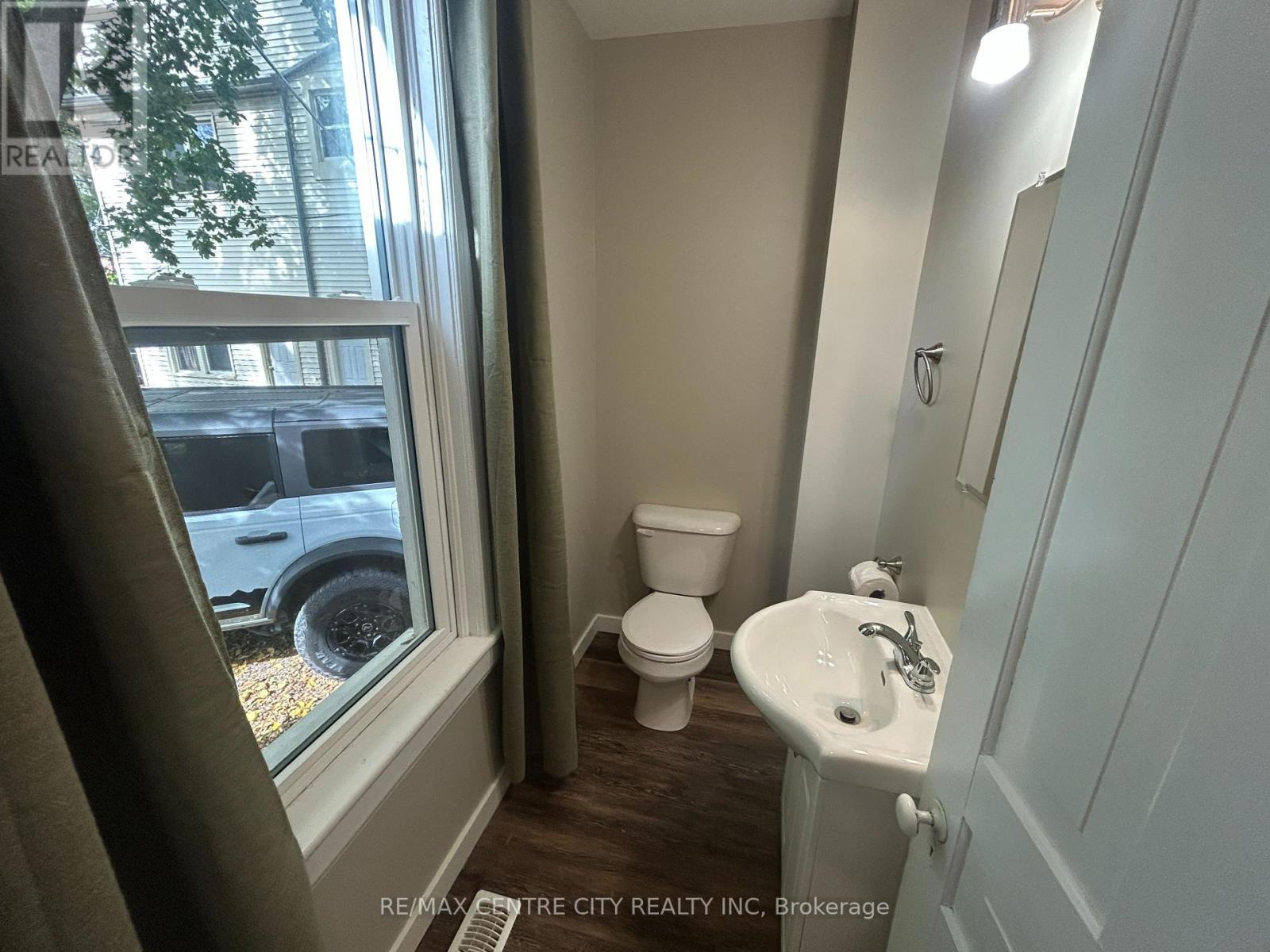 40 Queen Street Property Photo 9
