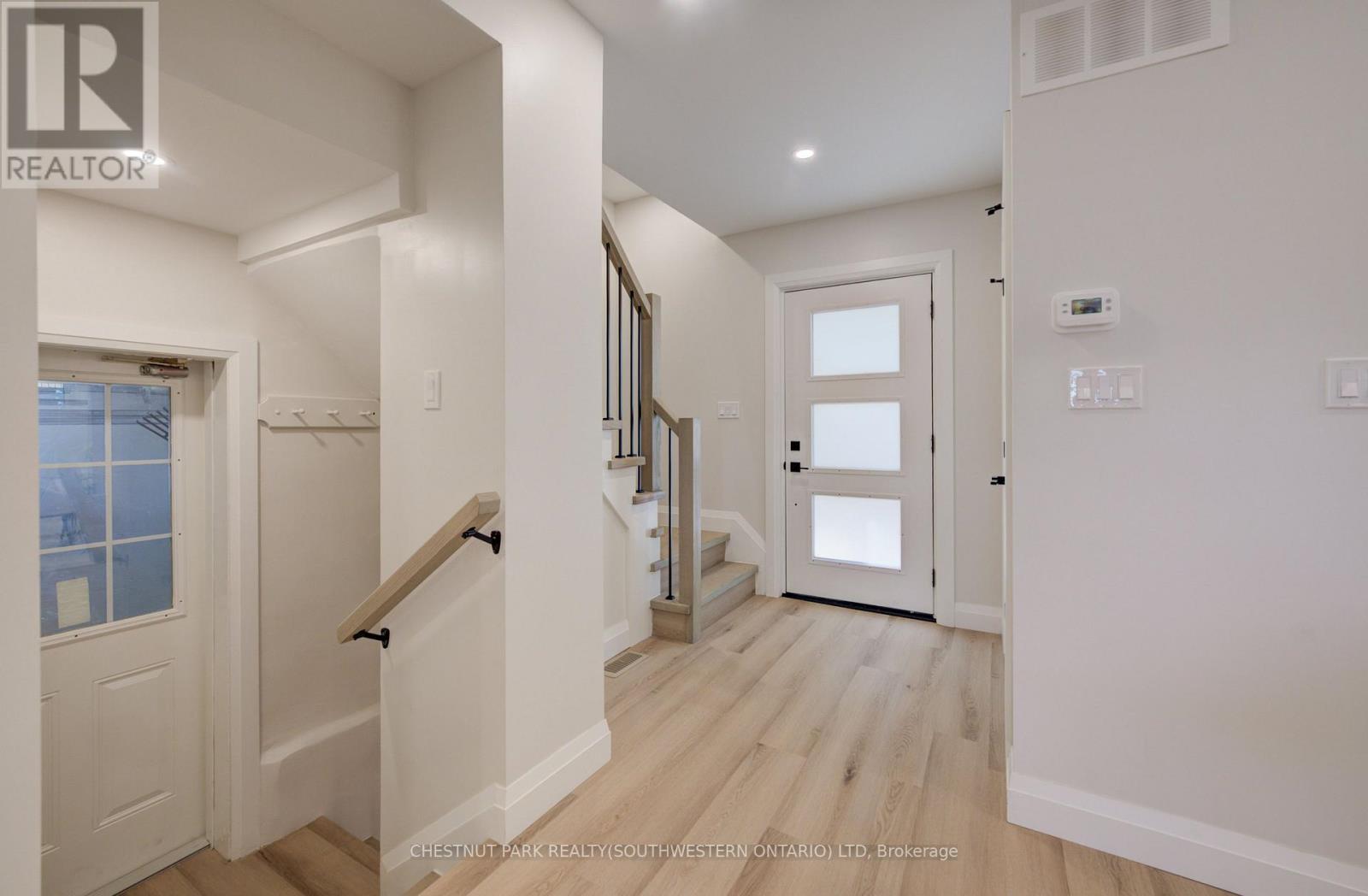 34 Moore Avenue N Property Photo 2