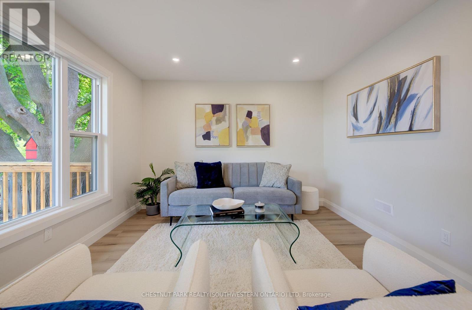 34 Moore Avenue N Property Photo 10