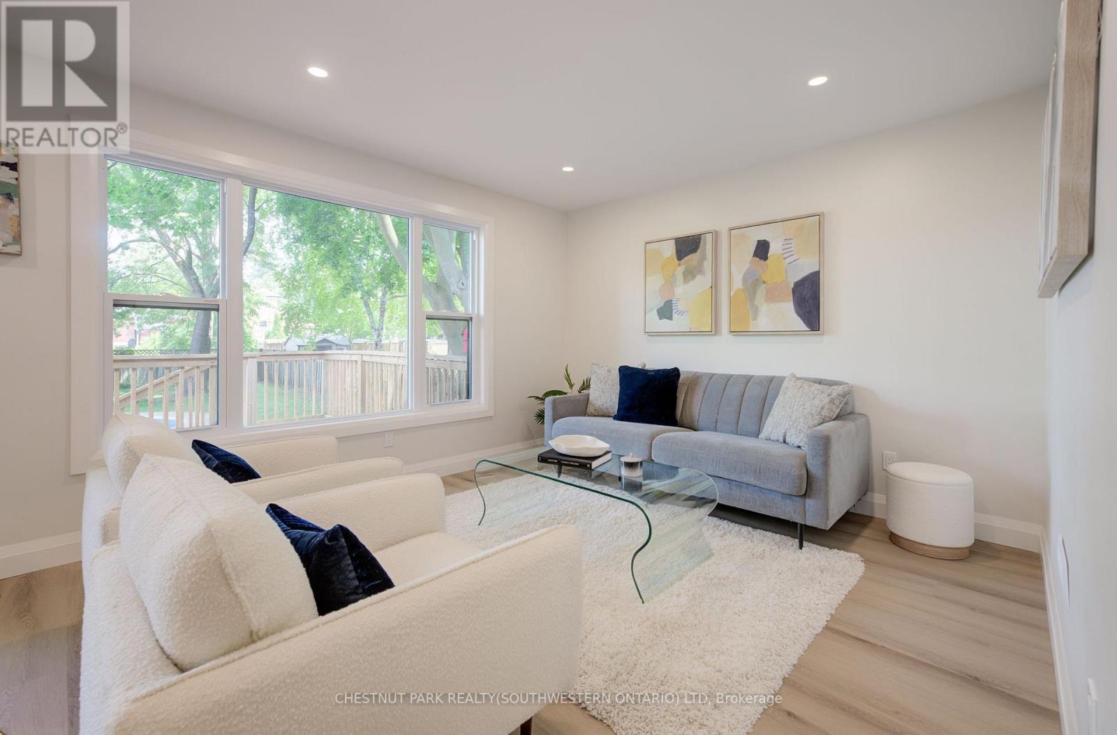 34 Moore Avenue N Property Photo 11