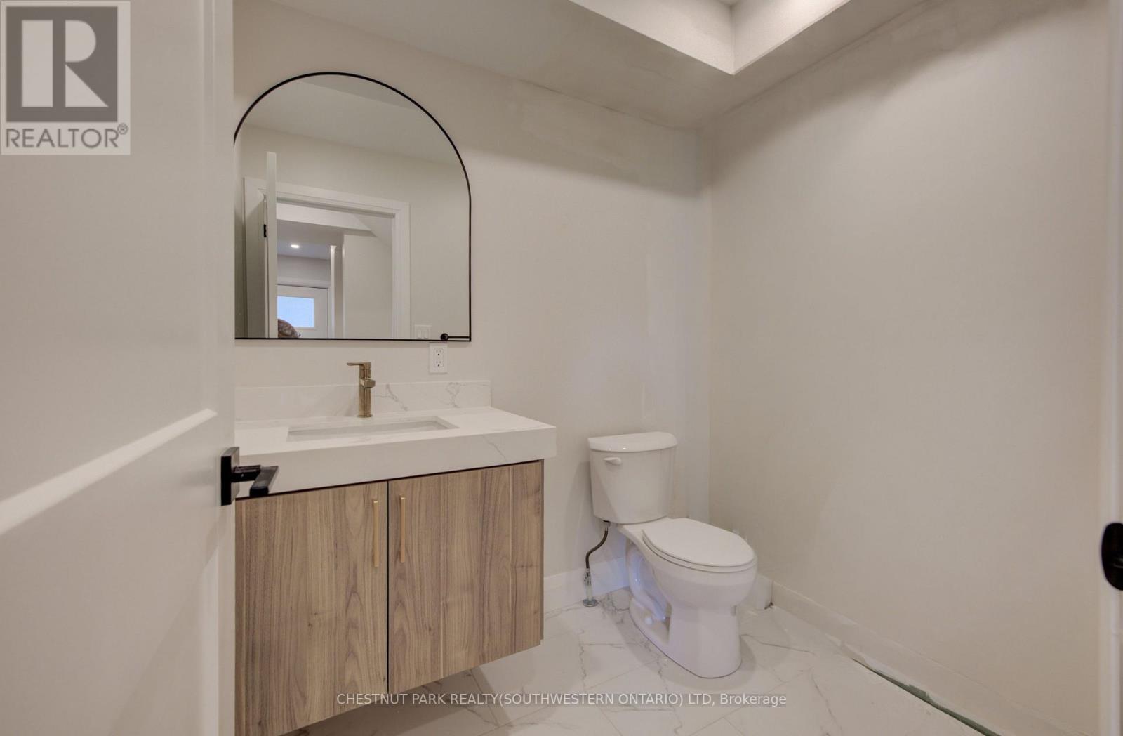 34 Moore Avenue N Property Photo 12