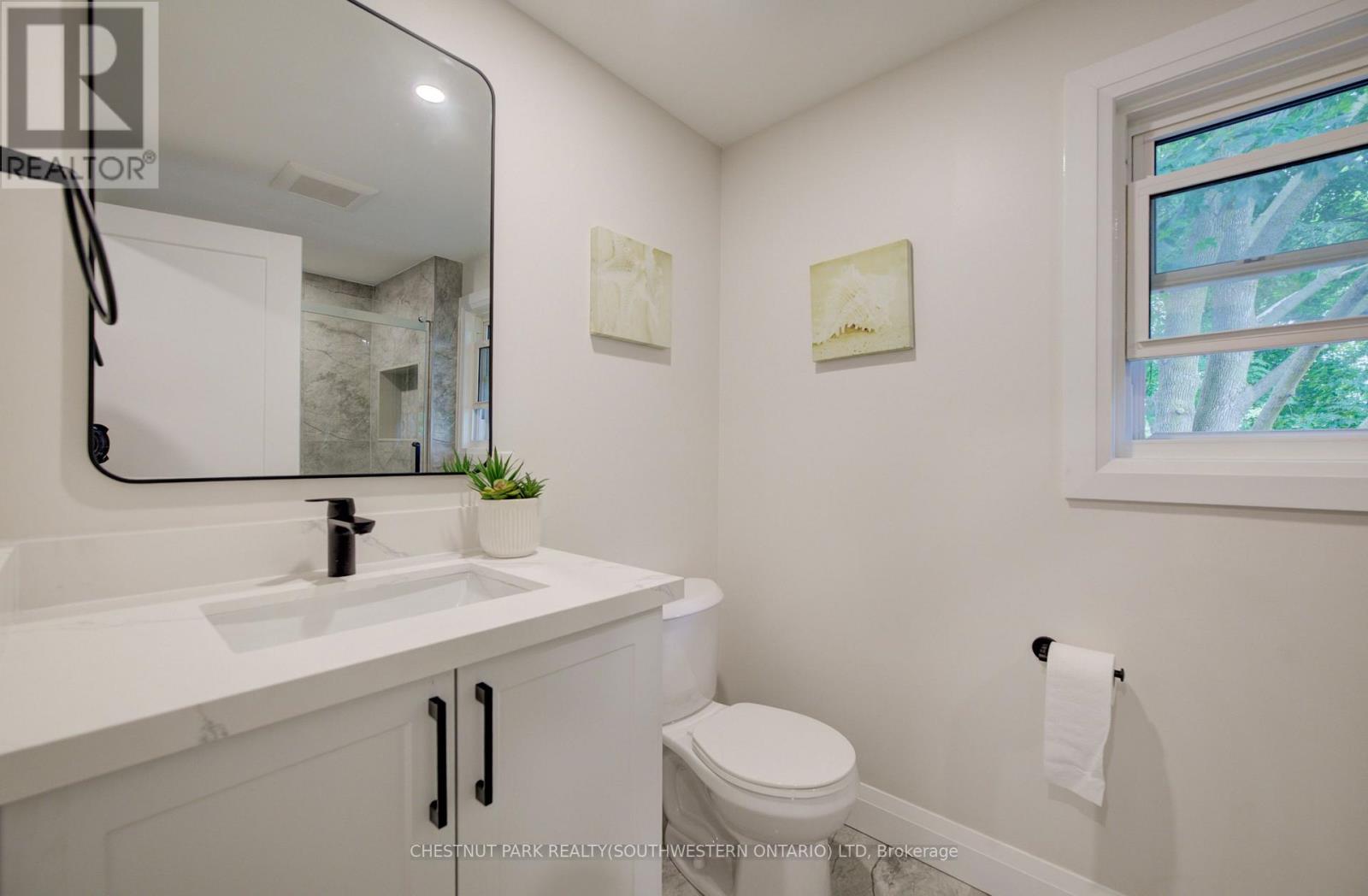34 Moore Avenue N Property Photo 14