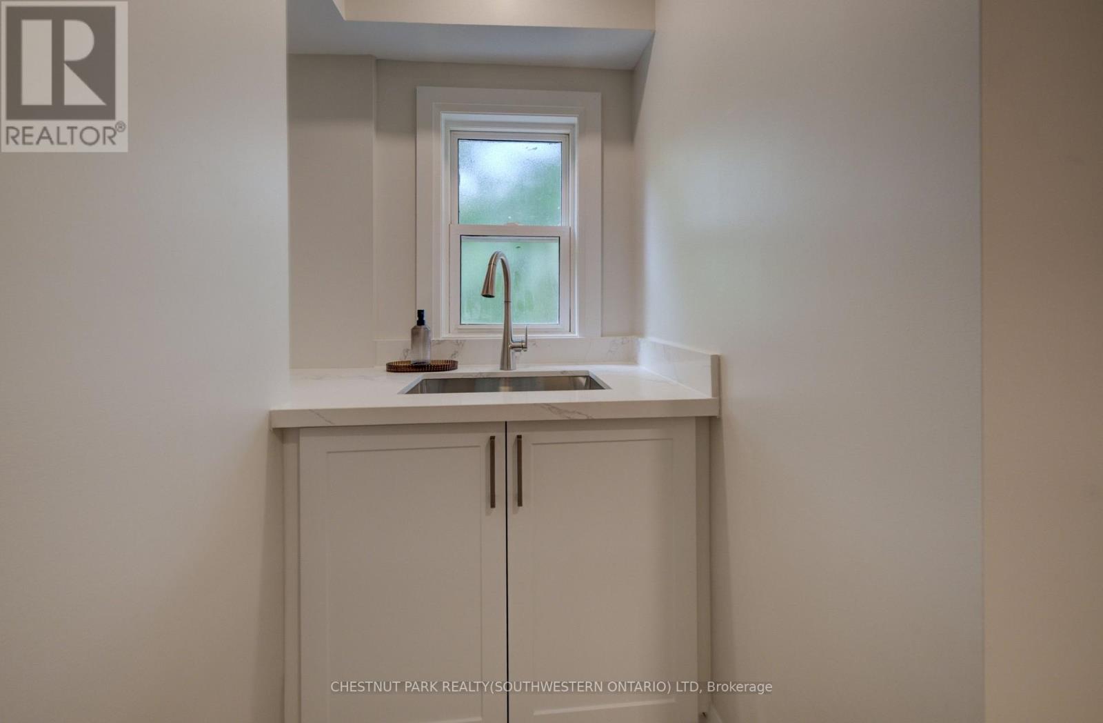 34 Moore Avenue N Property Photo 19