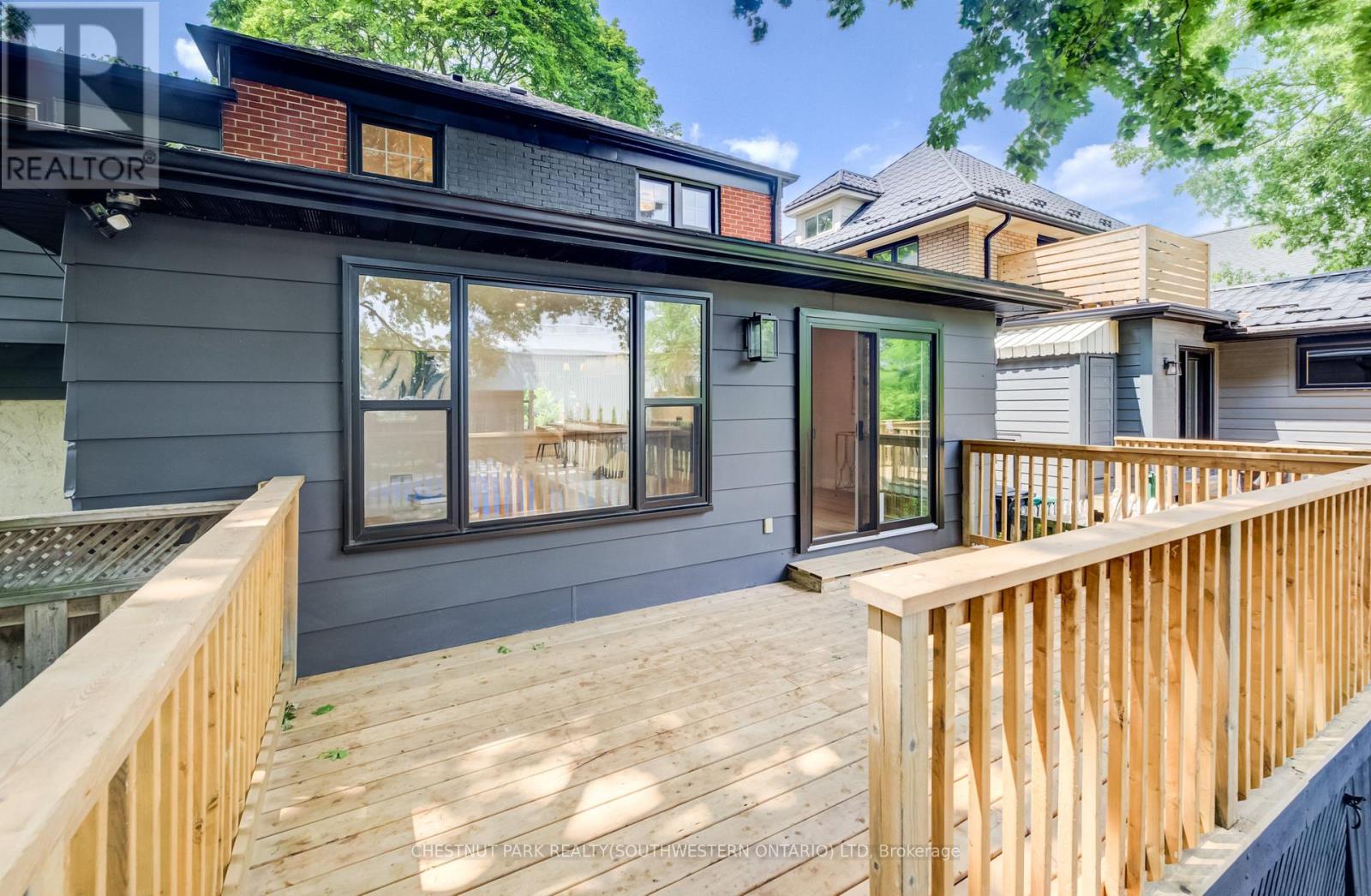 34 Moore Avenue N Property Photo 23