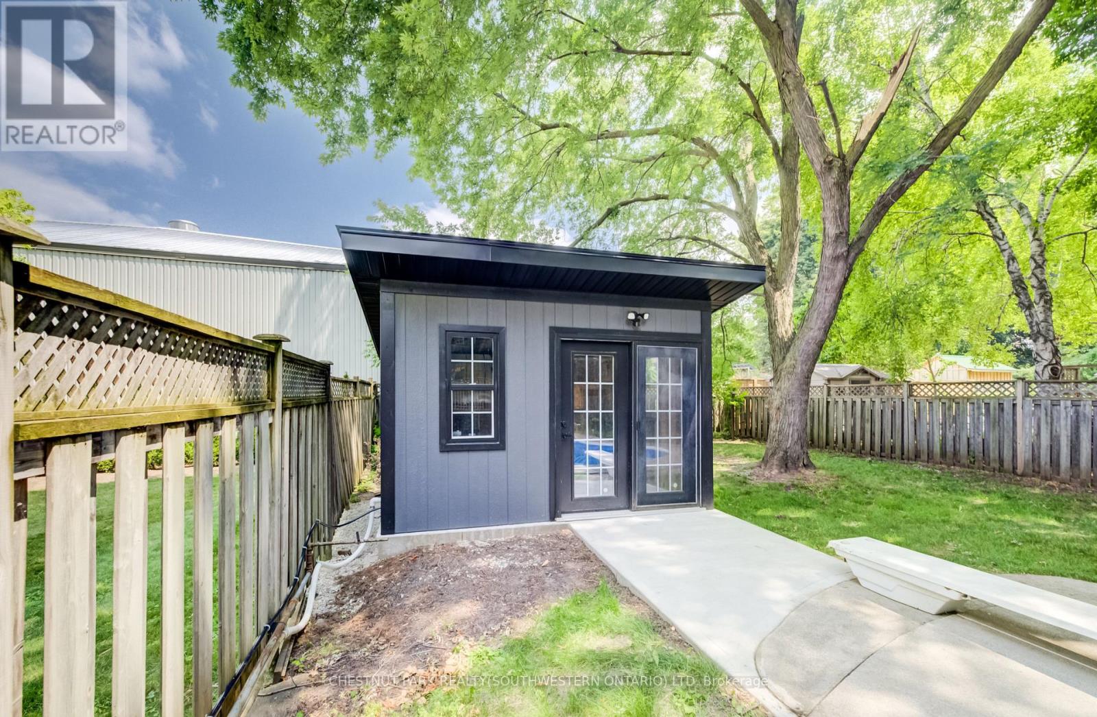 34 Moore Avenue N Property Photo 25