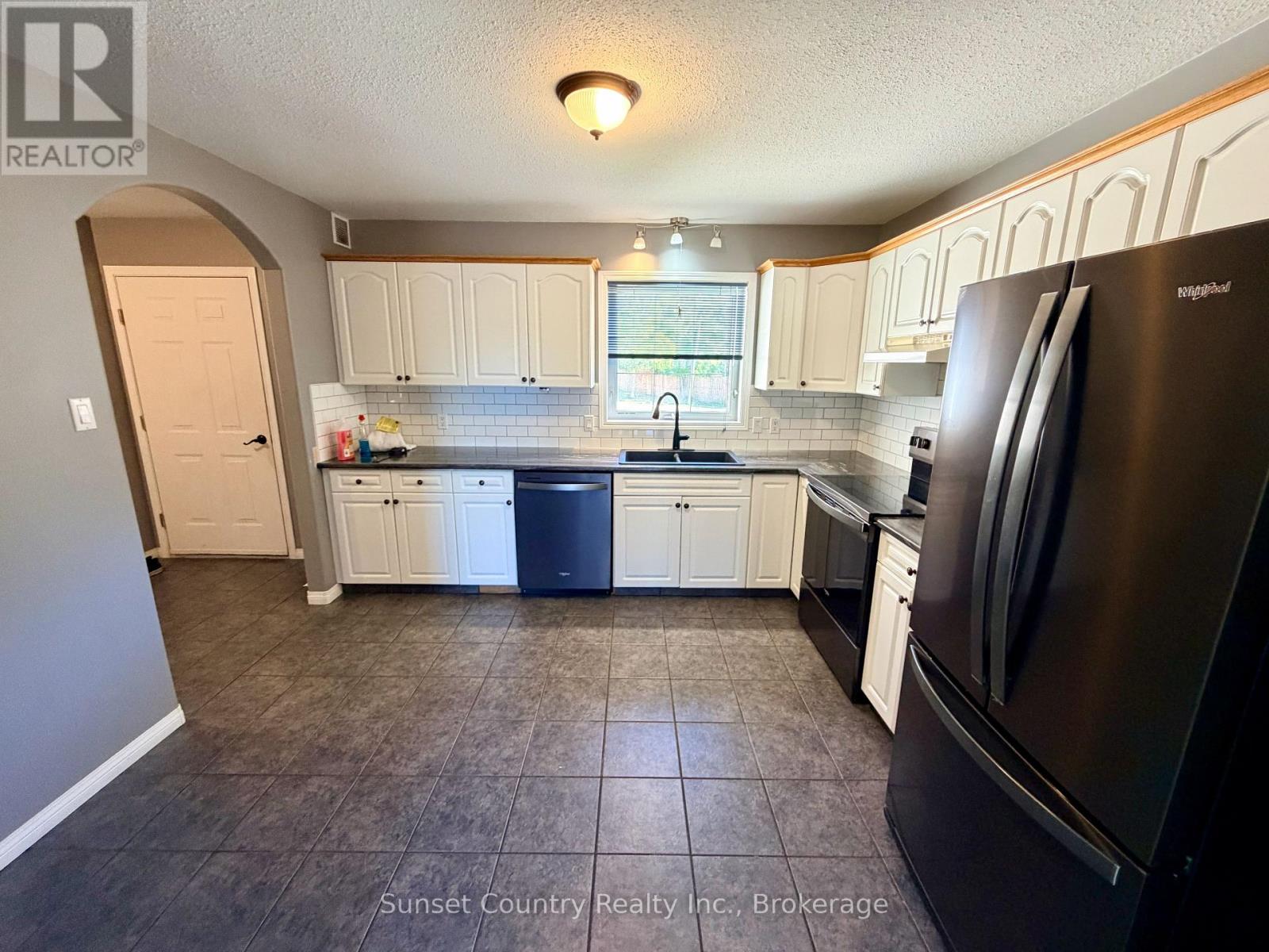 86 Mcmillan Avenue Property Photo 3