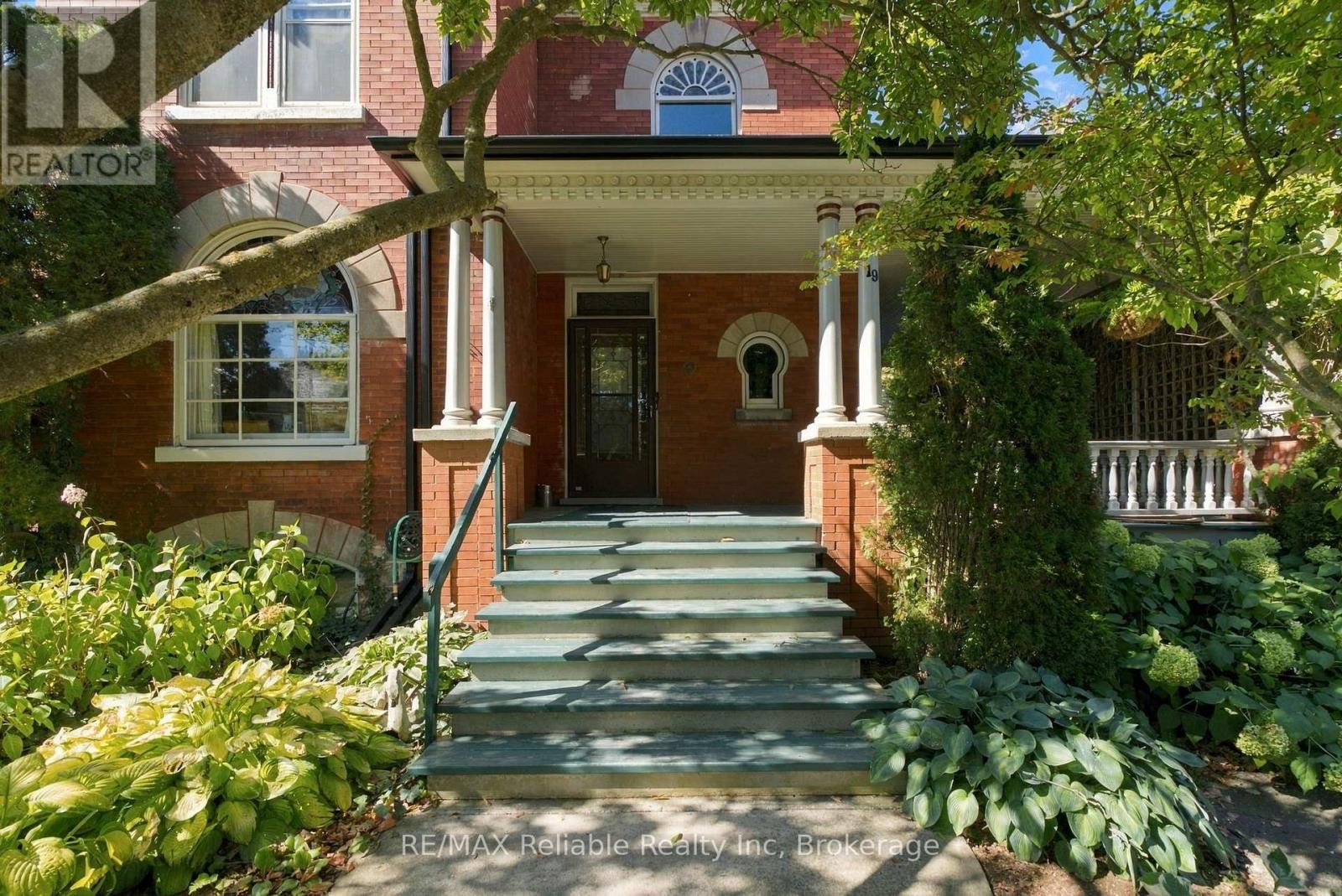 19 Sparling Street Property Photo 8
