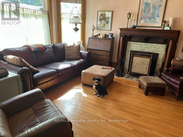 19 Sparling Street Property Photo 17