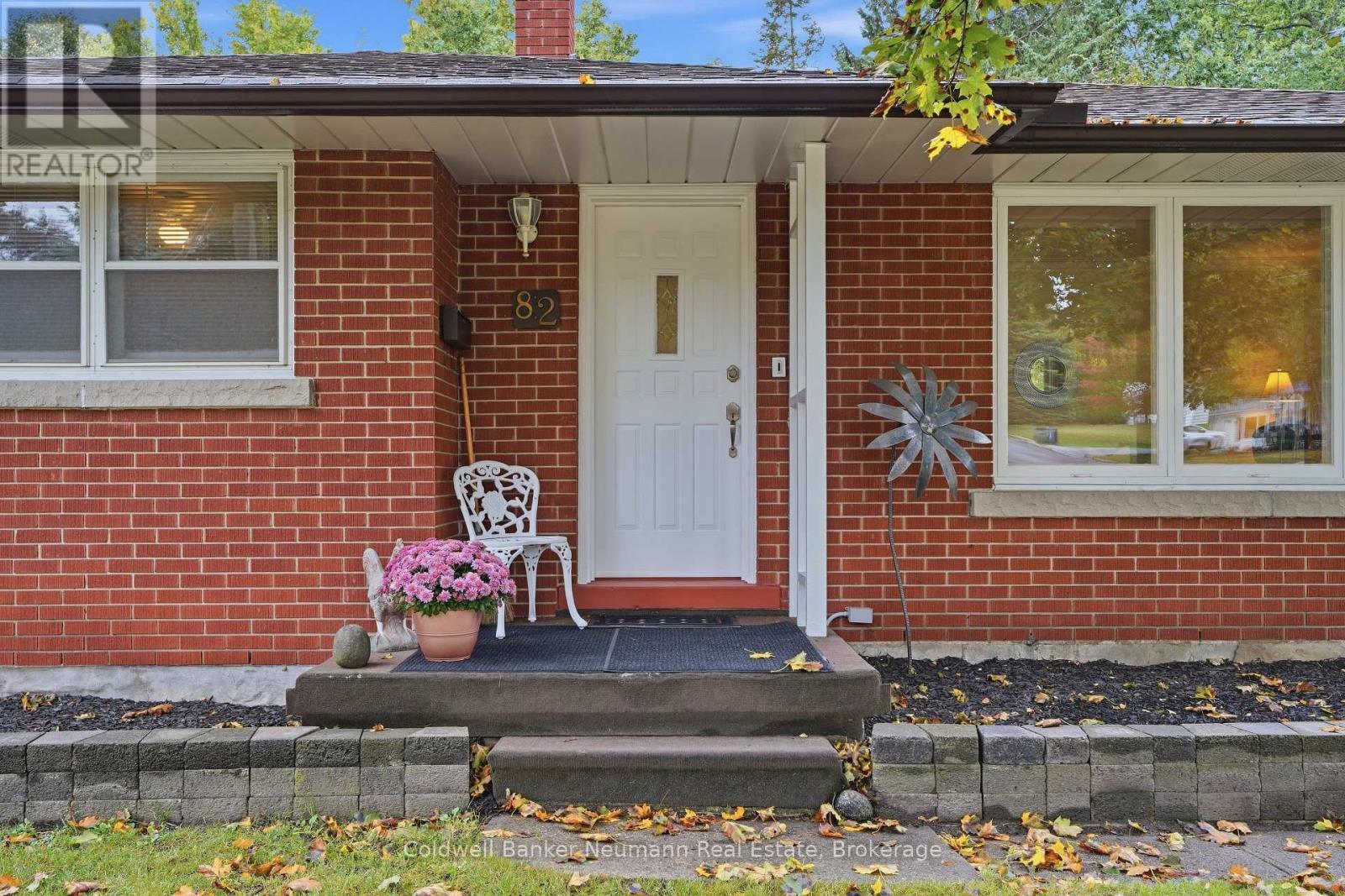 82 Knightswood Boulevard Property Photo 2