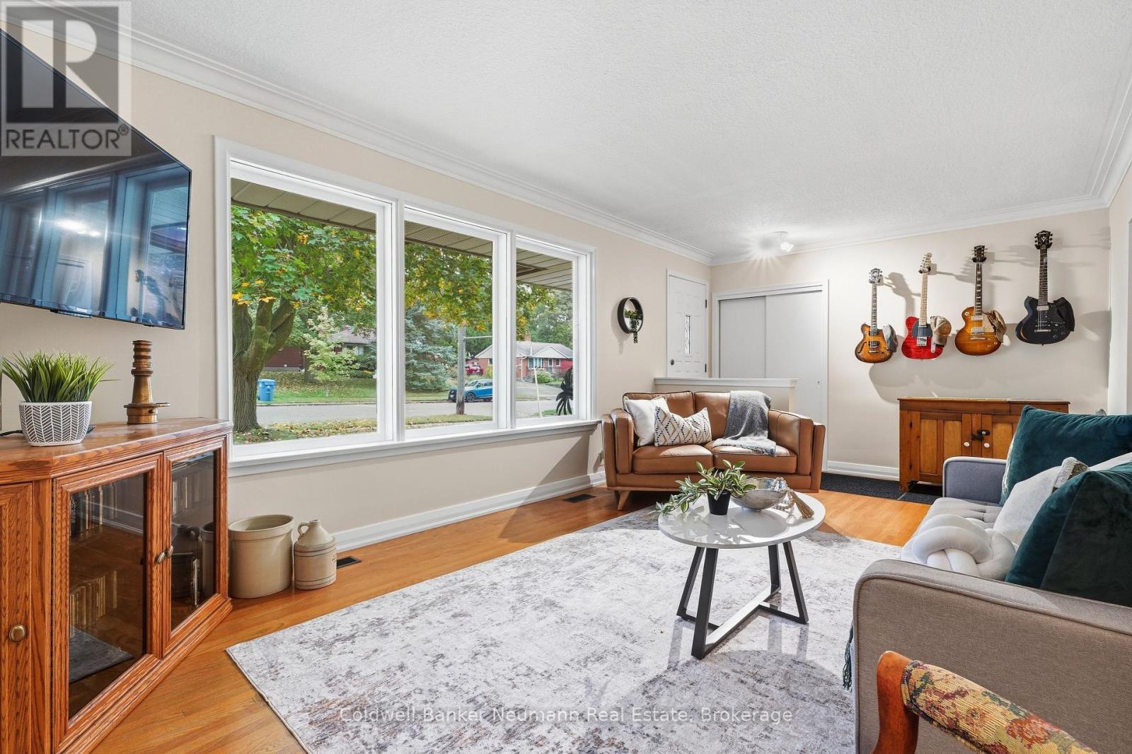 82 Knightswood Boulevard Property Photo 4