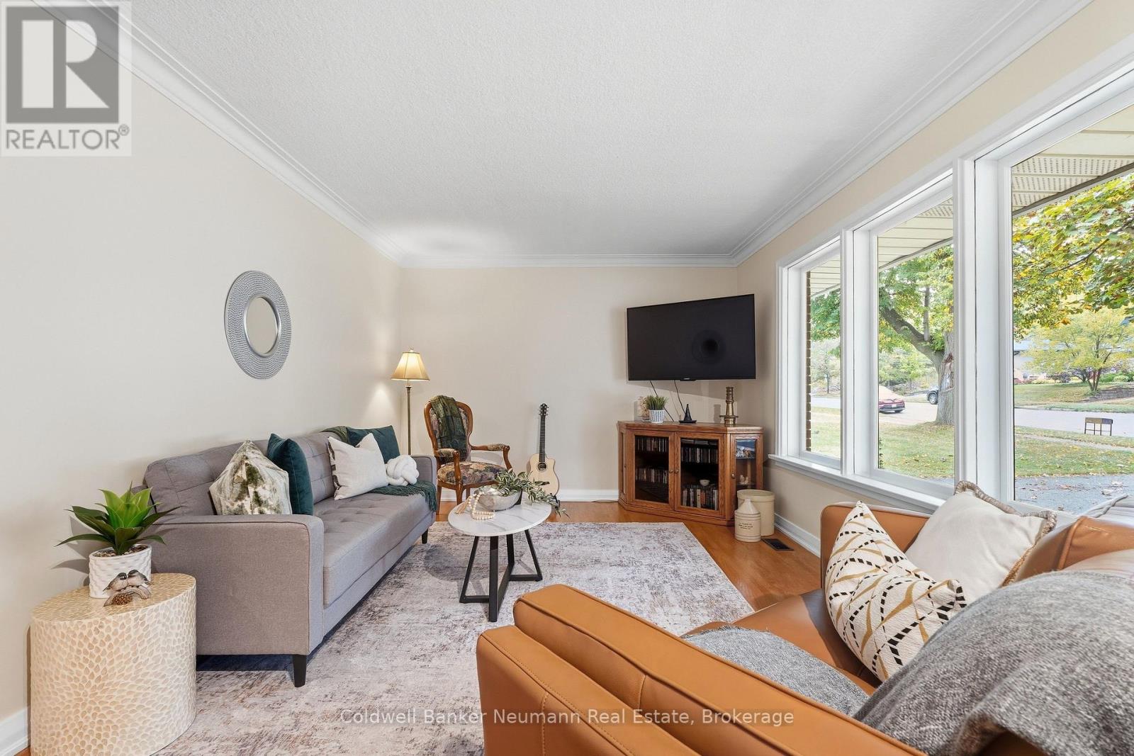 82 Knightswood Boulevard Property Photo 6