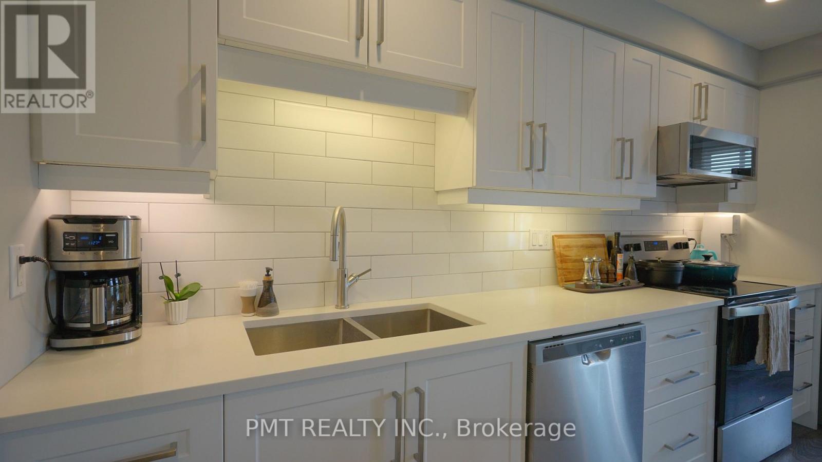 203 - 10 Cooper Street Property Photo 4