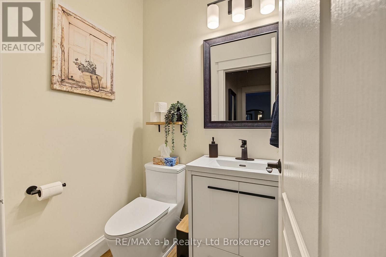 386087 Second Road Property Photo 25