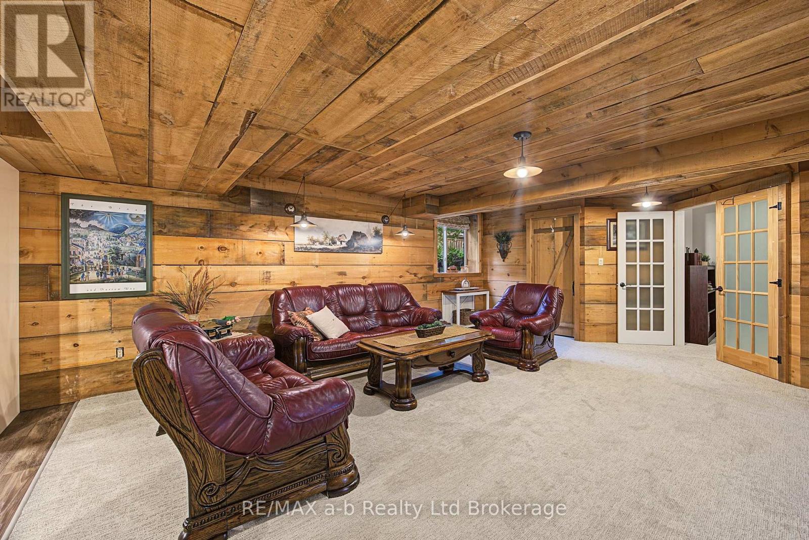 386087 Second Road Property Photo 34