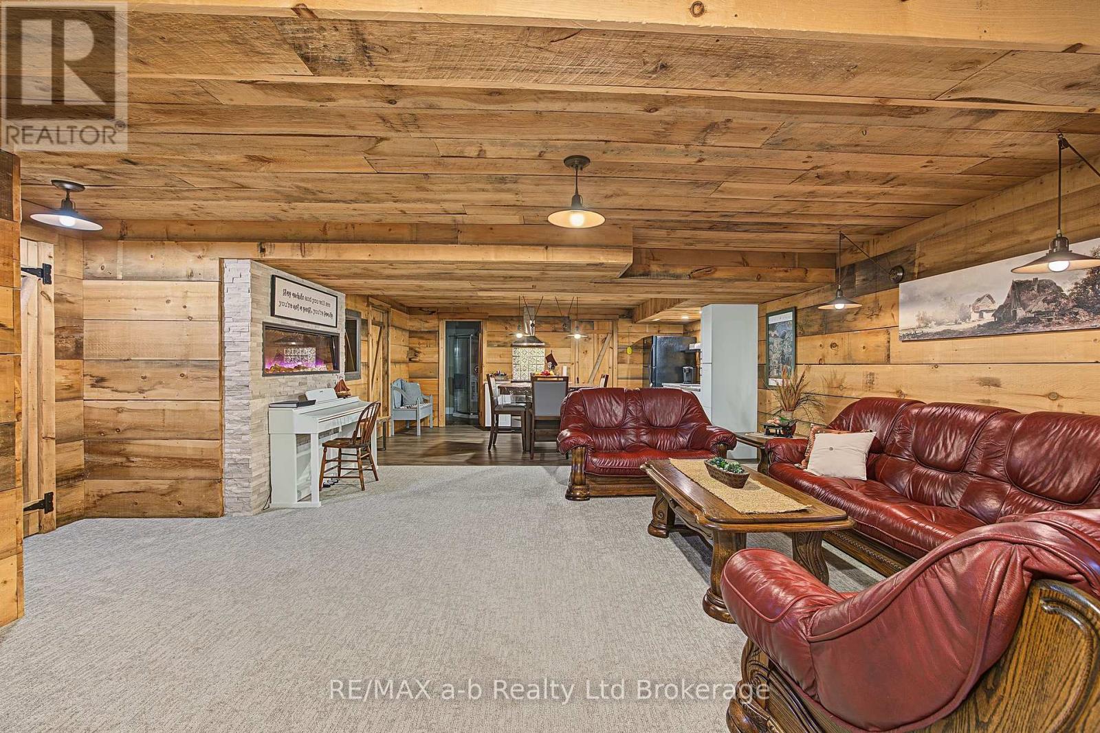 386087 Second Road Property Photo 35