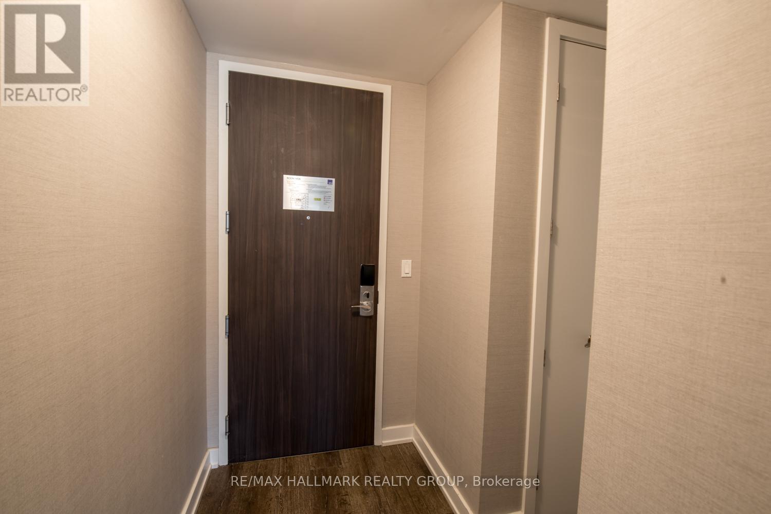 210 - 111 Champagne Avenue Property Photo 4
