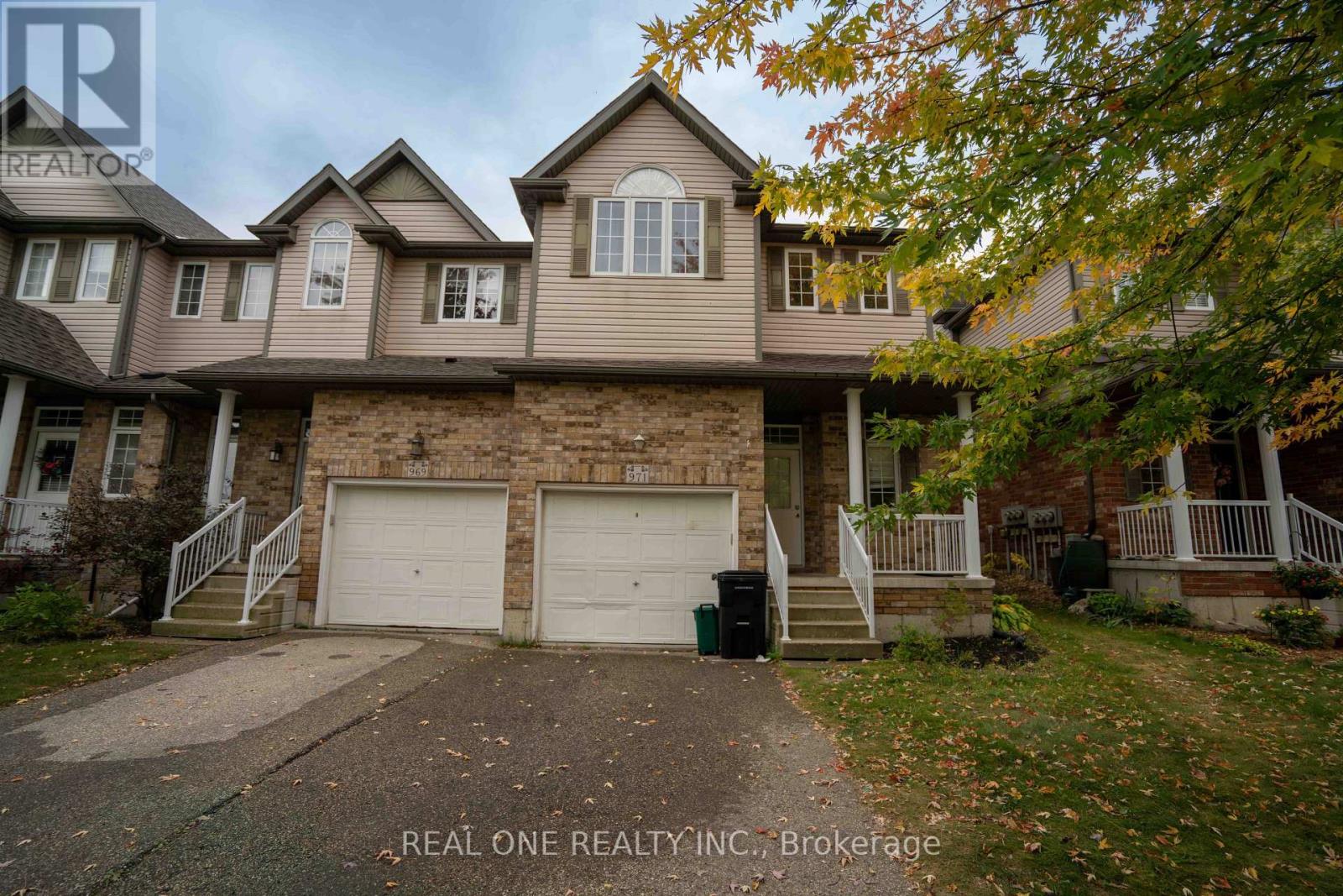 971 Creekside Drive Property Photo 2