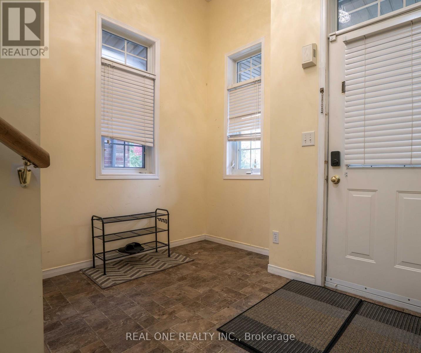 971 Creekside Drive Property Photo 3