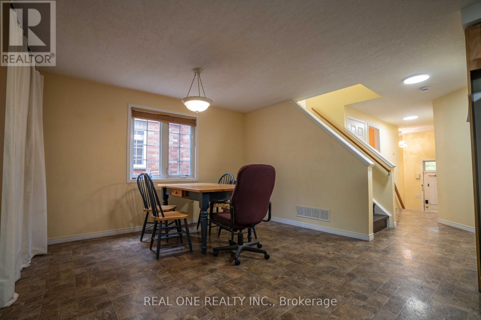 971 Creekside Drive Property Photo 8