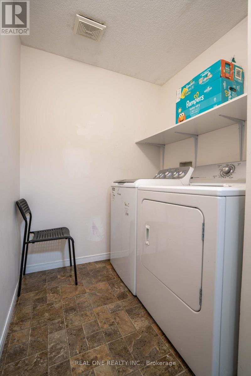 971 Creekside Drive Property Photo 11