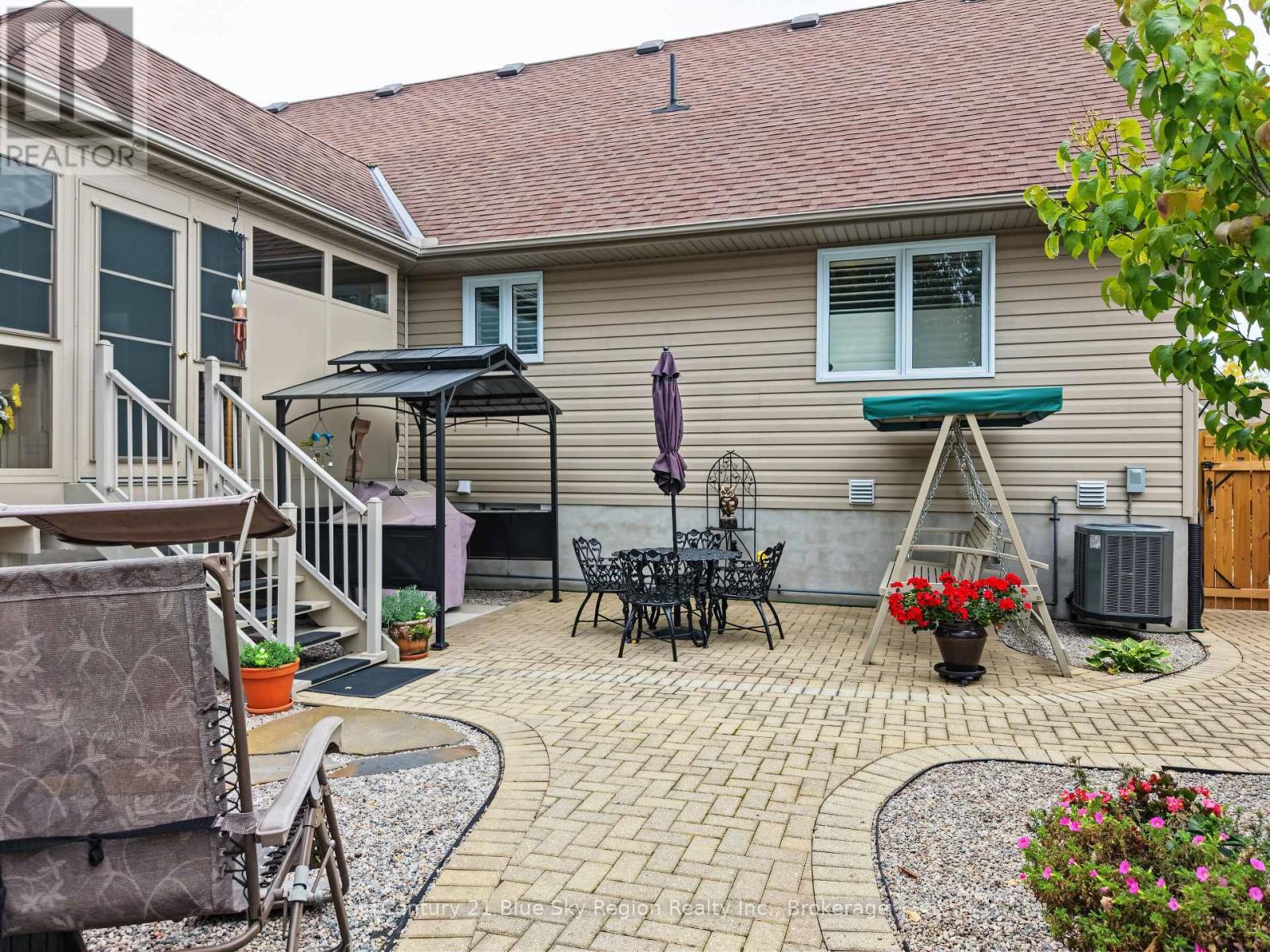 224 Osprey Crescent E Property Photo 6