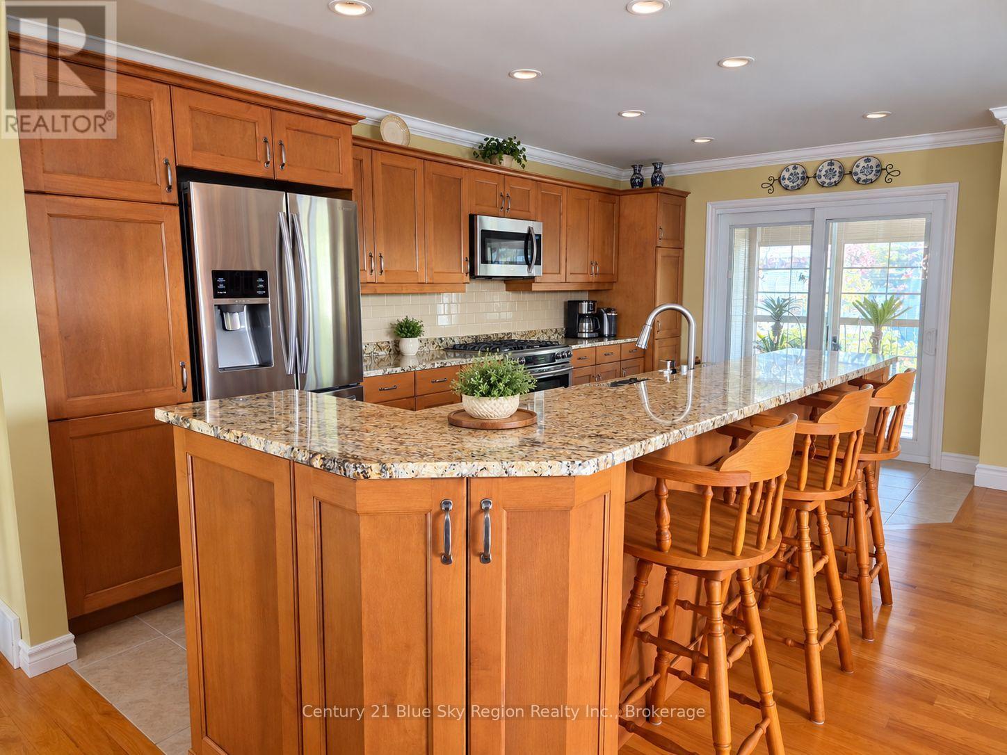 224 Osprey Crescent E Property Photo 16