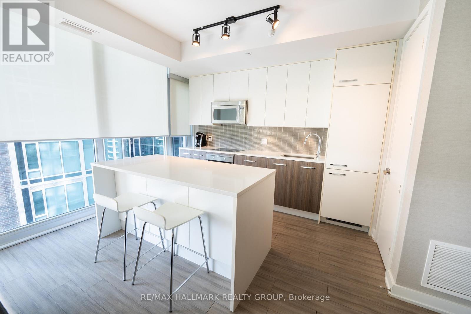 611 - 111 Champagne Avenue Property Photo 7