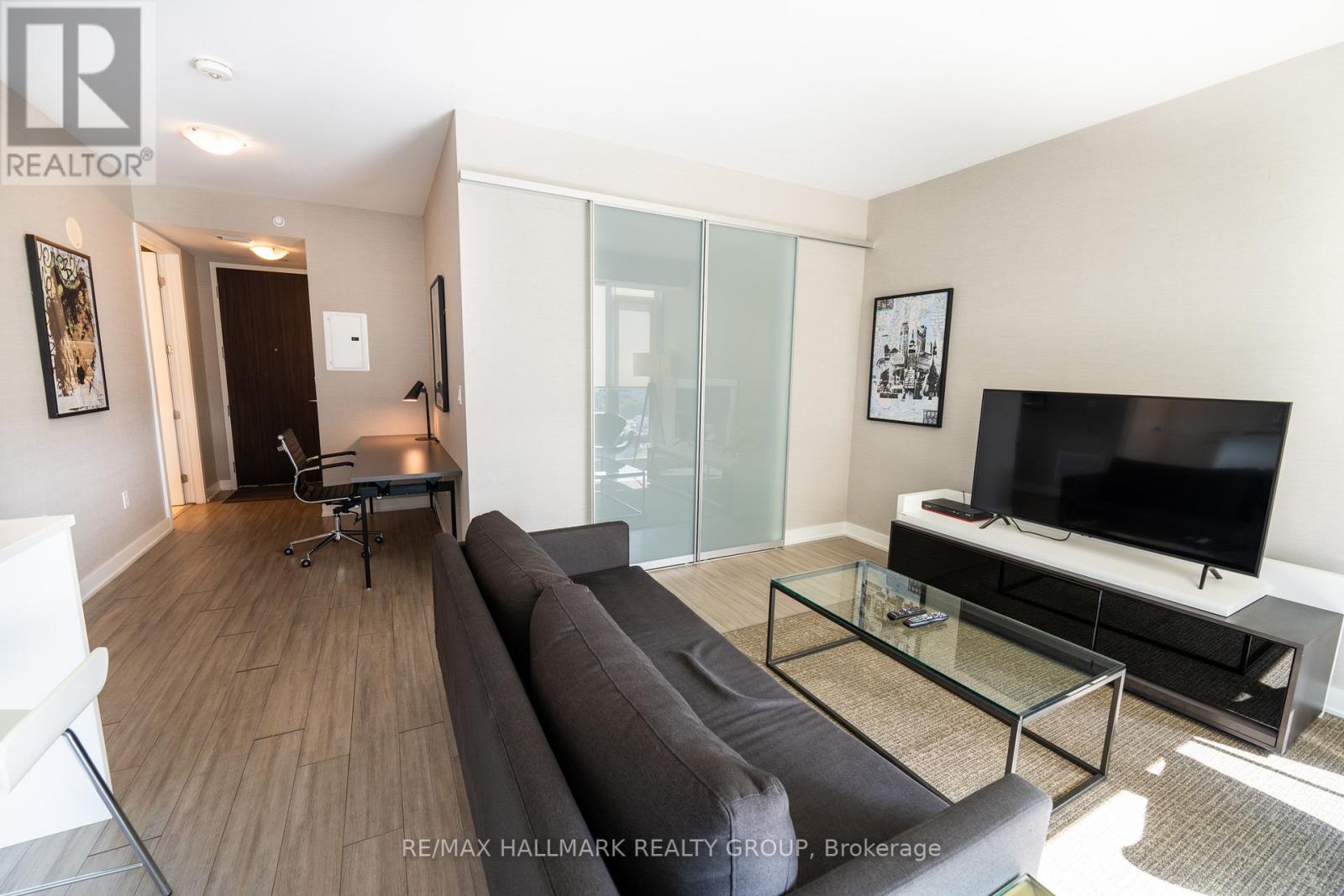 611 - 111 Champagne Avenue Property Photo 11