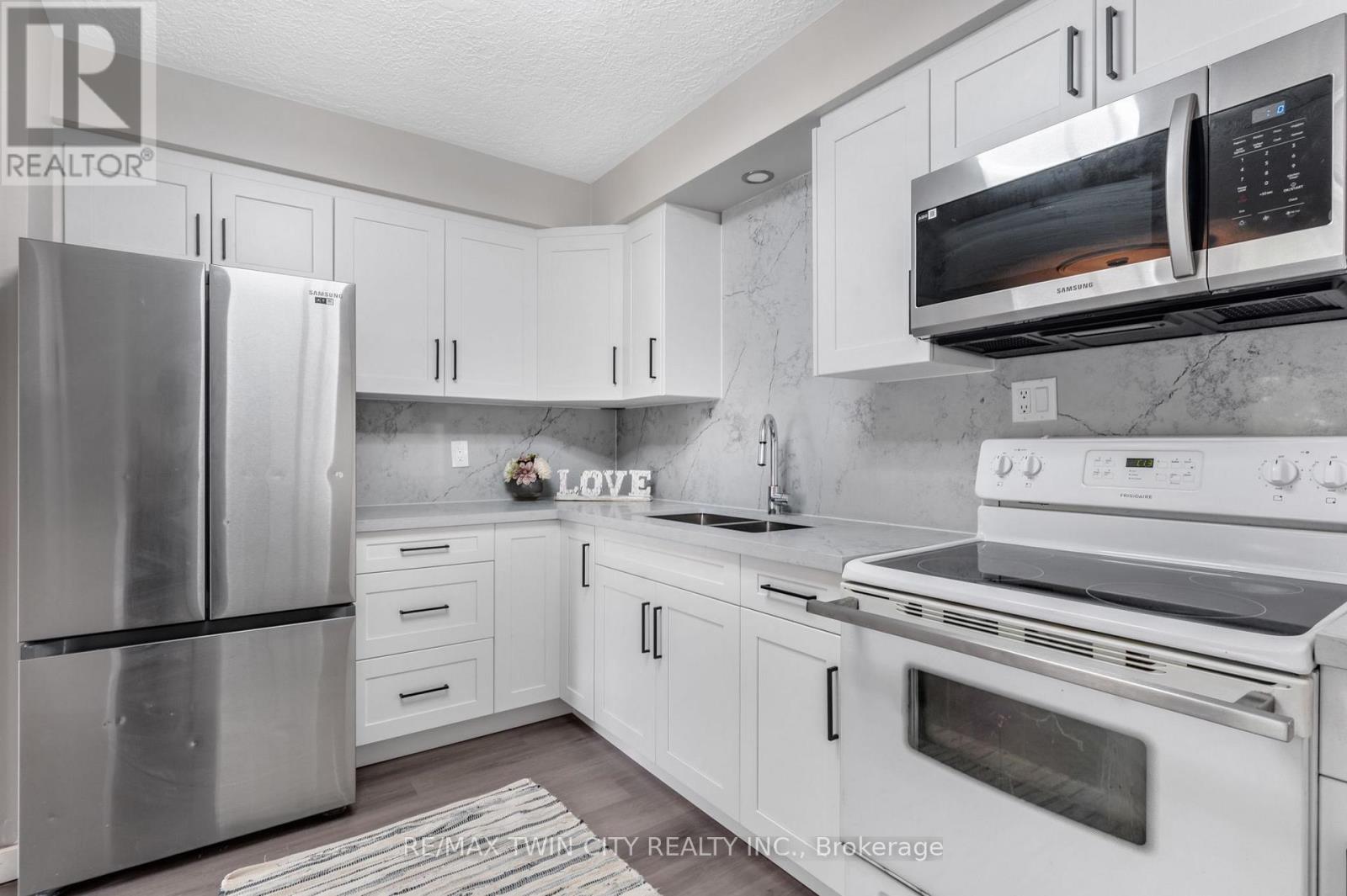 104 Ralgreen Crescent Property Photo 8