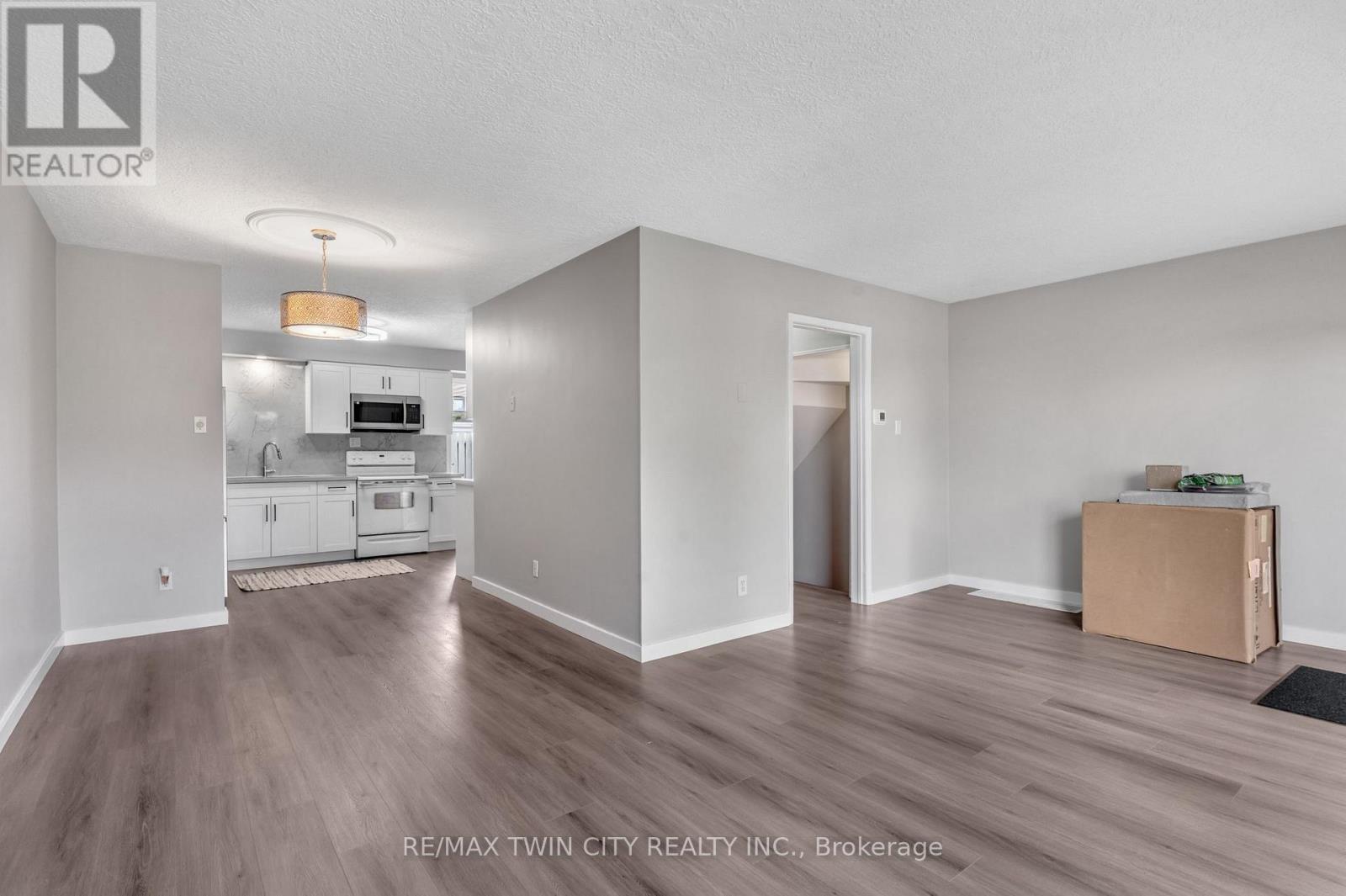 104 Ralgreen Crescent Property Photo 11