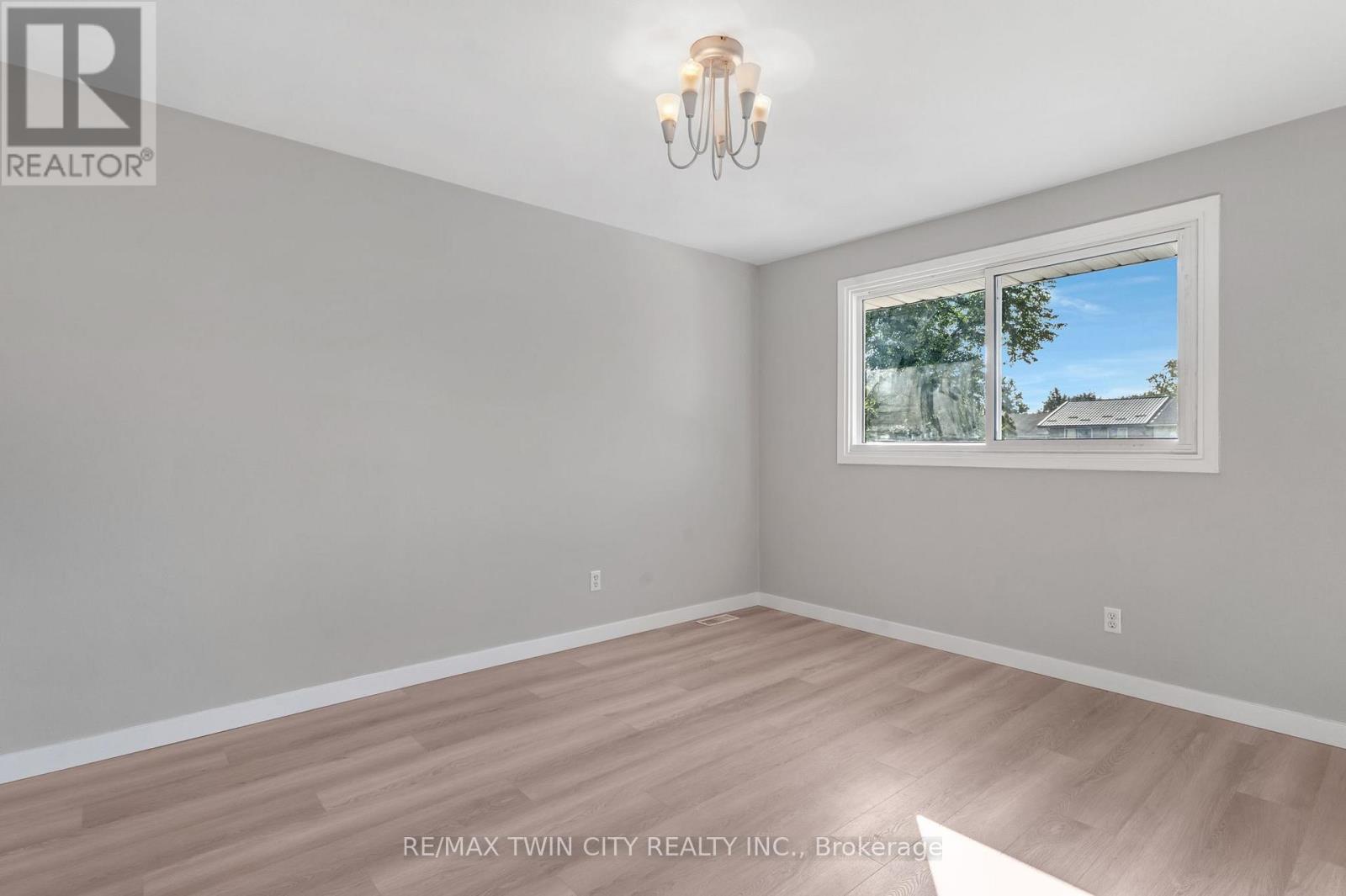 104 Ralgreen Crescent Property Photo 16
