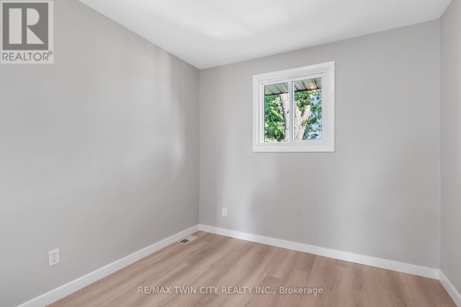 104 Ralgreen Crescent Property Photo 19