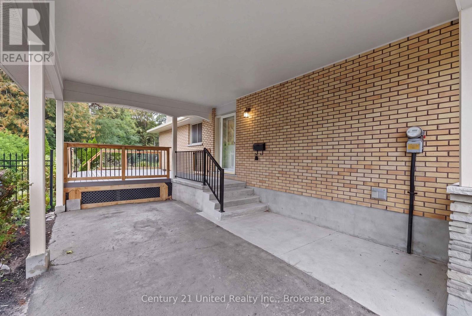 1203 Royal Drive Property Photo 3
